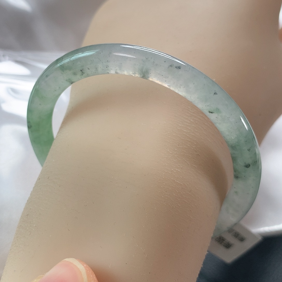 翡翠手镯未镶嵌 圆条⑨⑧