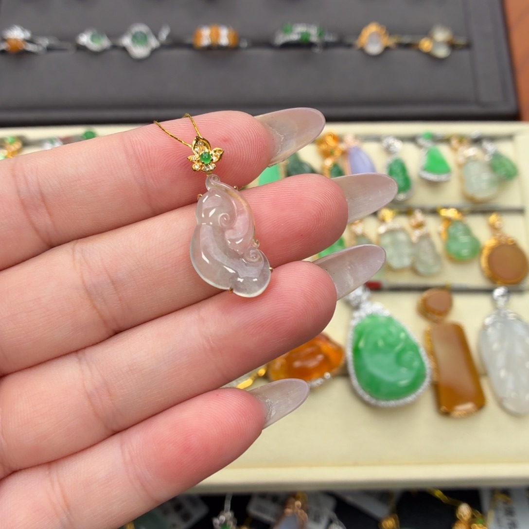 颈饰18K金镶嵌翡翠