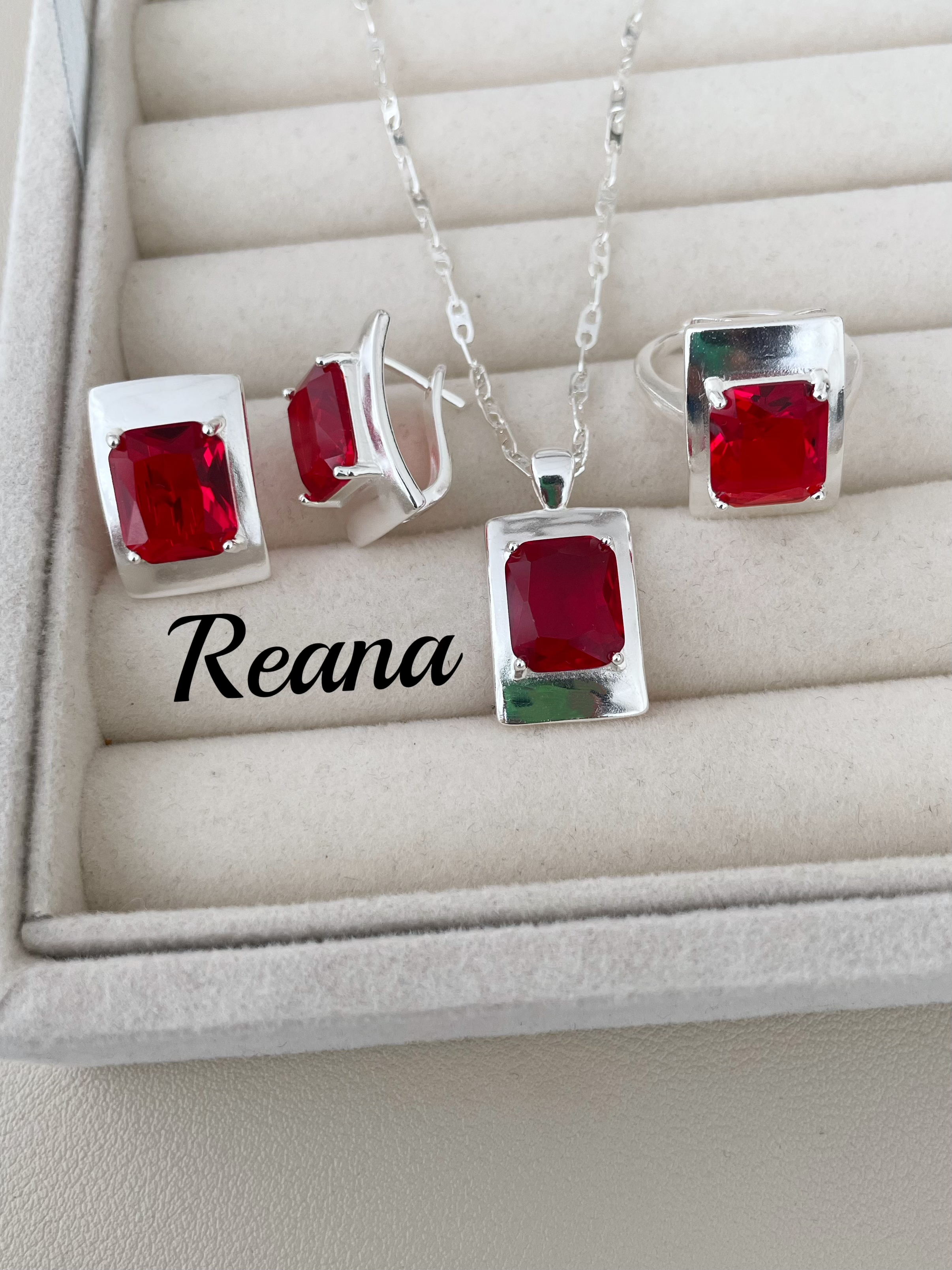 钛钢耳饰 光边长方大卡（水红色）