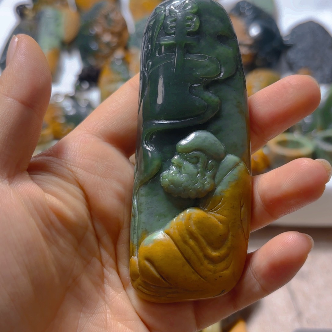 岫岩河磨玉（透闪石质玉）挂件未镶嵌