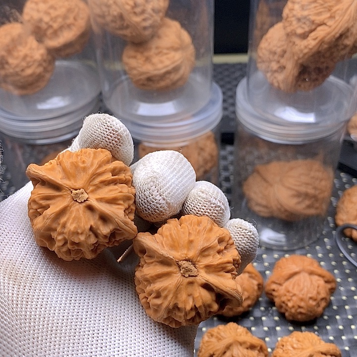 文玩核桃吊坠宫灯