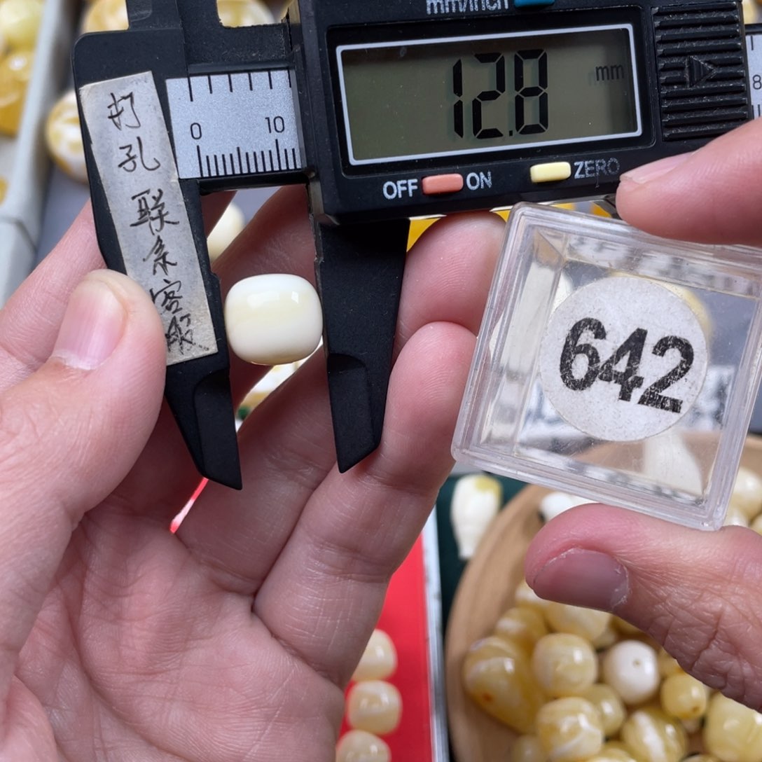 蜜蜡珠宝奇石未镶嵌