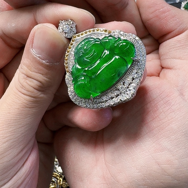 翡翠颈饰未镶嵌天然A货翡翠放漏