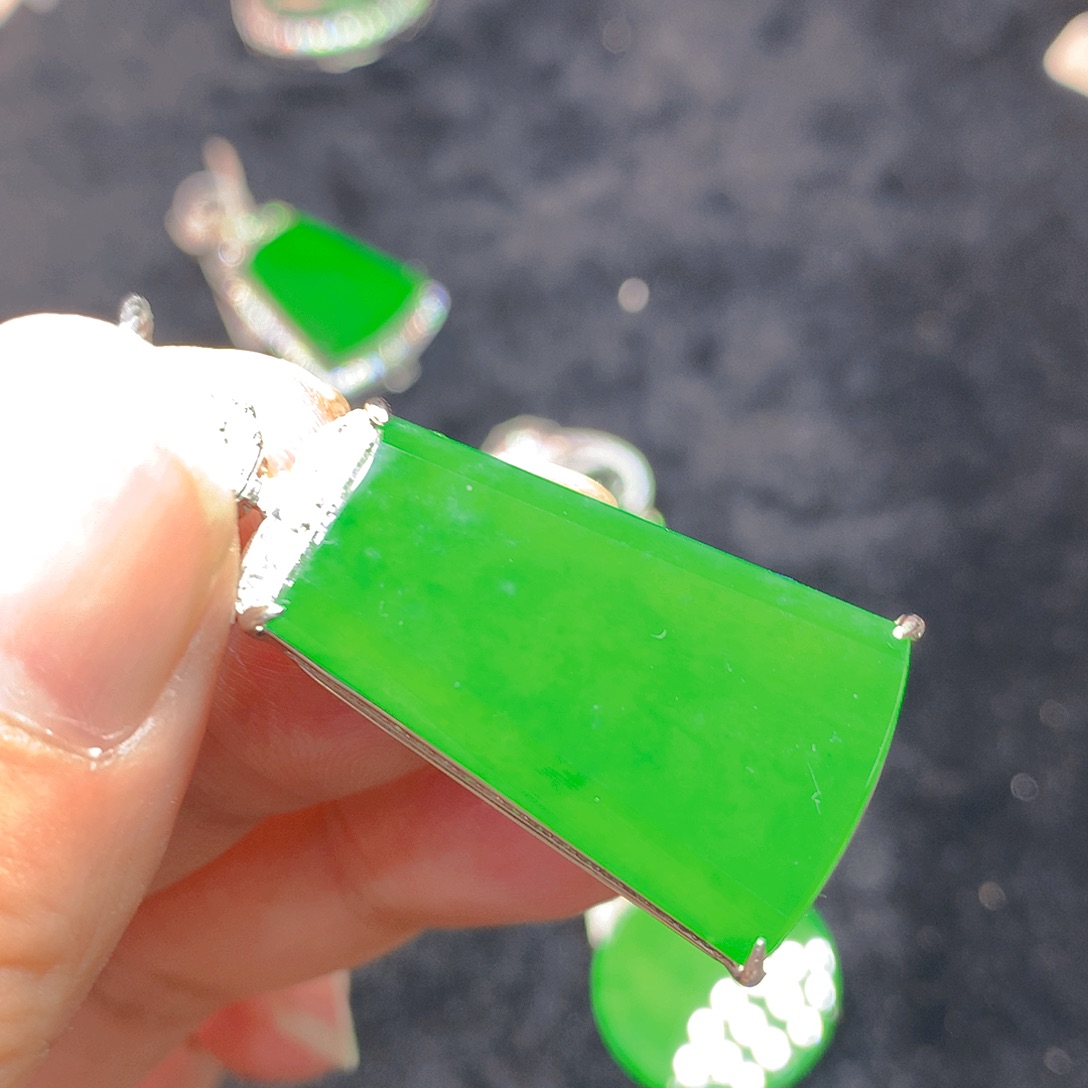 颈饰银S925镶嵌翡翠