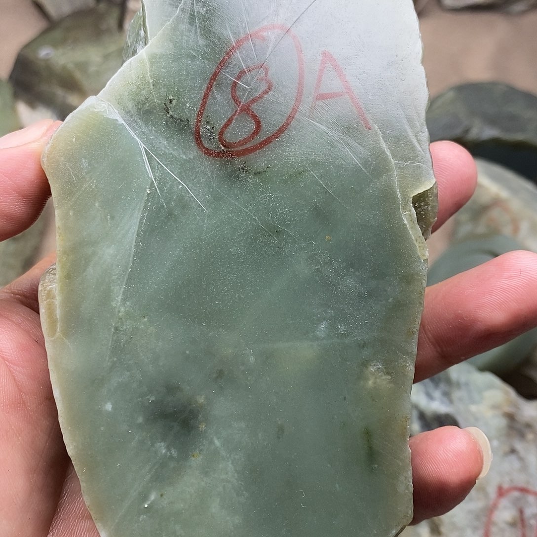 和田玉（糖玉）未镶嵌珠宝奇石半****?