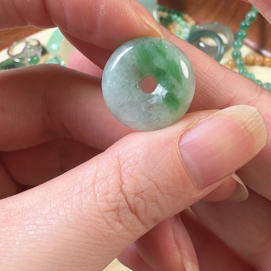 颈饰未镶嵌翡翠平安扣