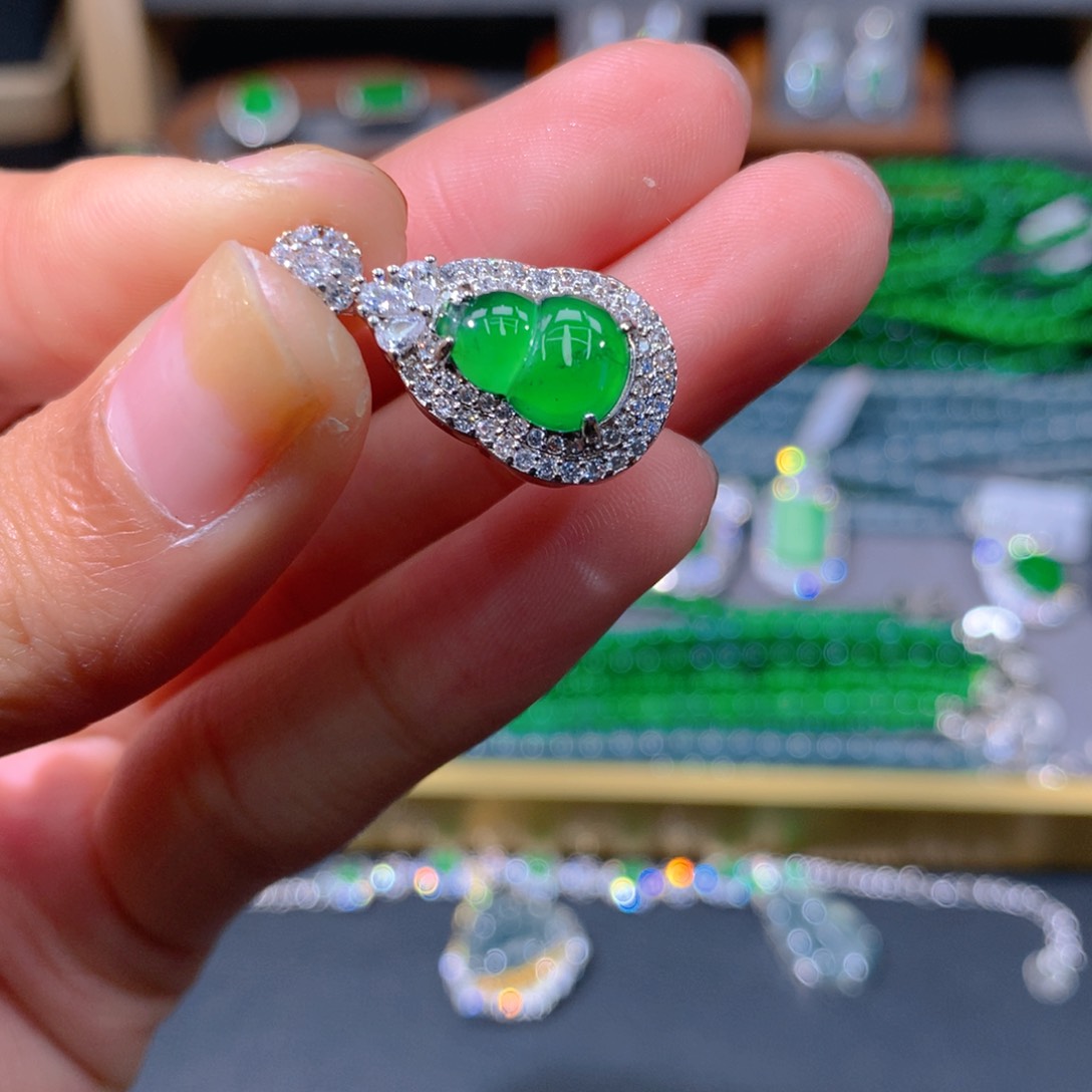 翡翠手链未镶嵌天然翡翠