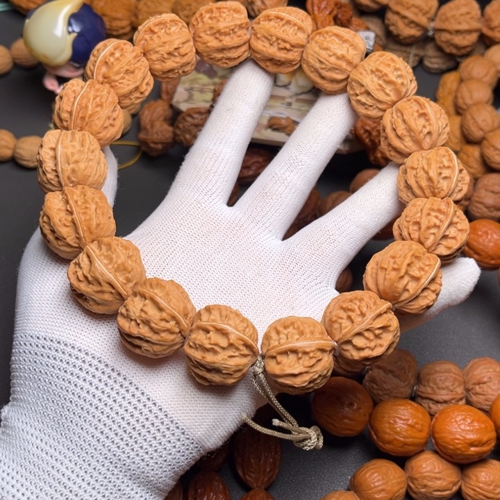 迷***色文玩核桃手串龙脊八棱