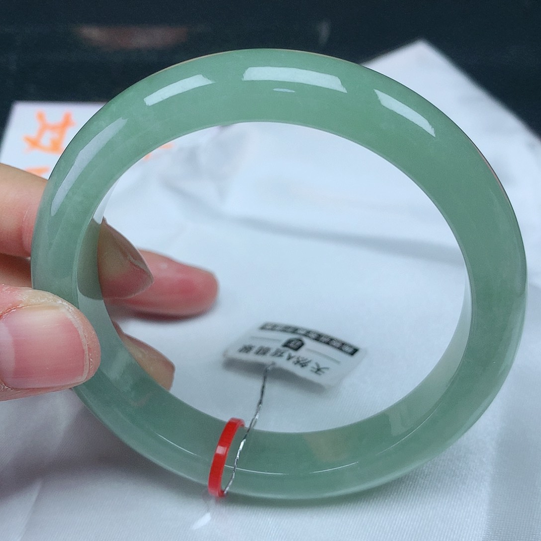 翡翠手镯未镶嵌56圈