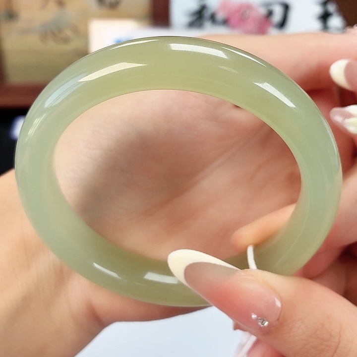 和田玉未镶嵌手镯