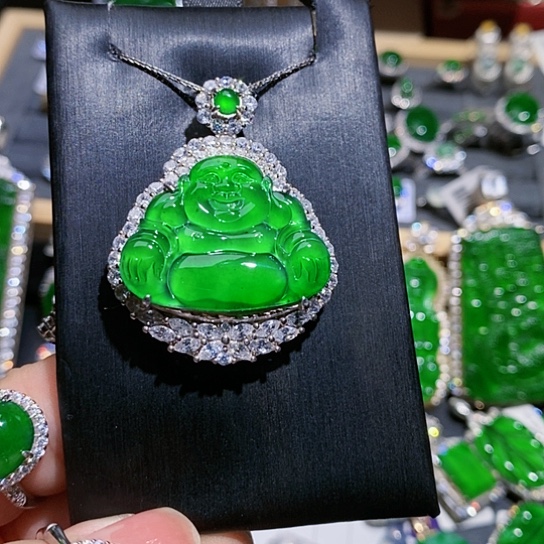 翡翠未镶嵌颈饰吊坠