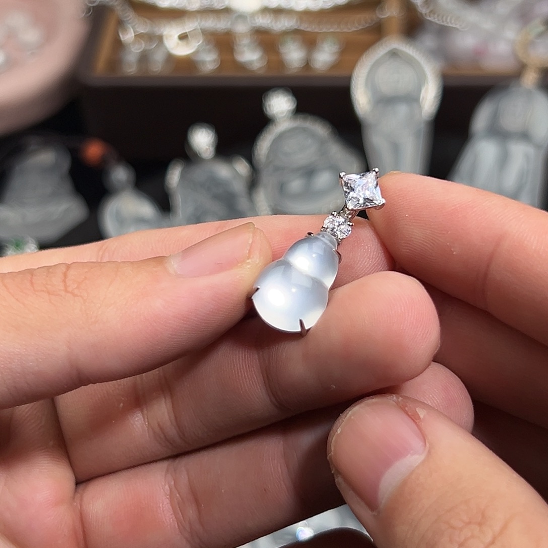 石英质玉银S925镀金镶嵌颈饰茅台白葫芦提溜