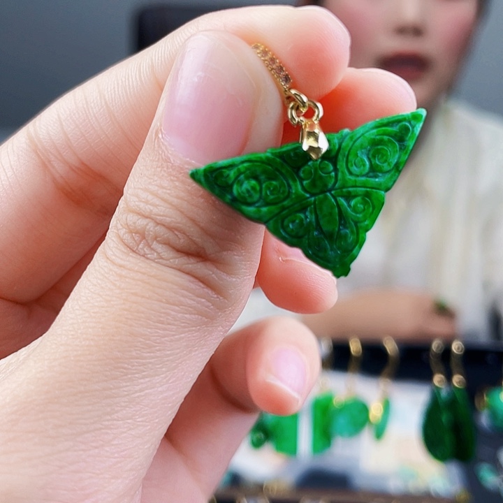 翡翠颈饰未镶嵌饰品