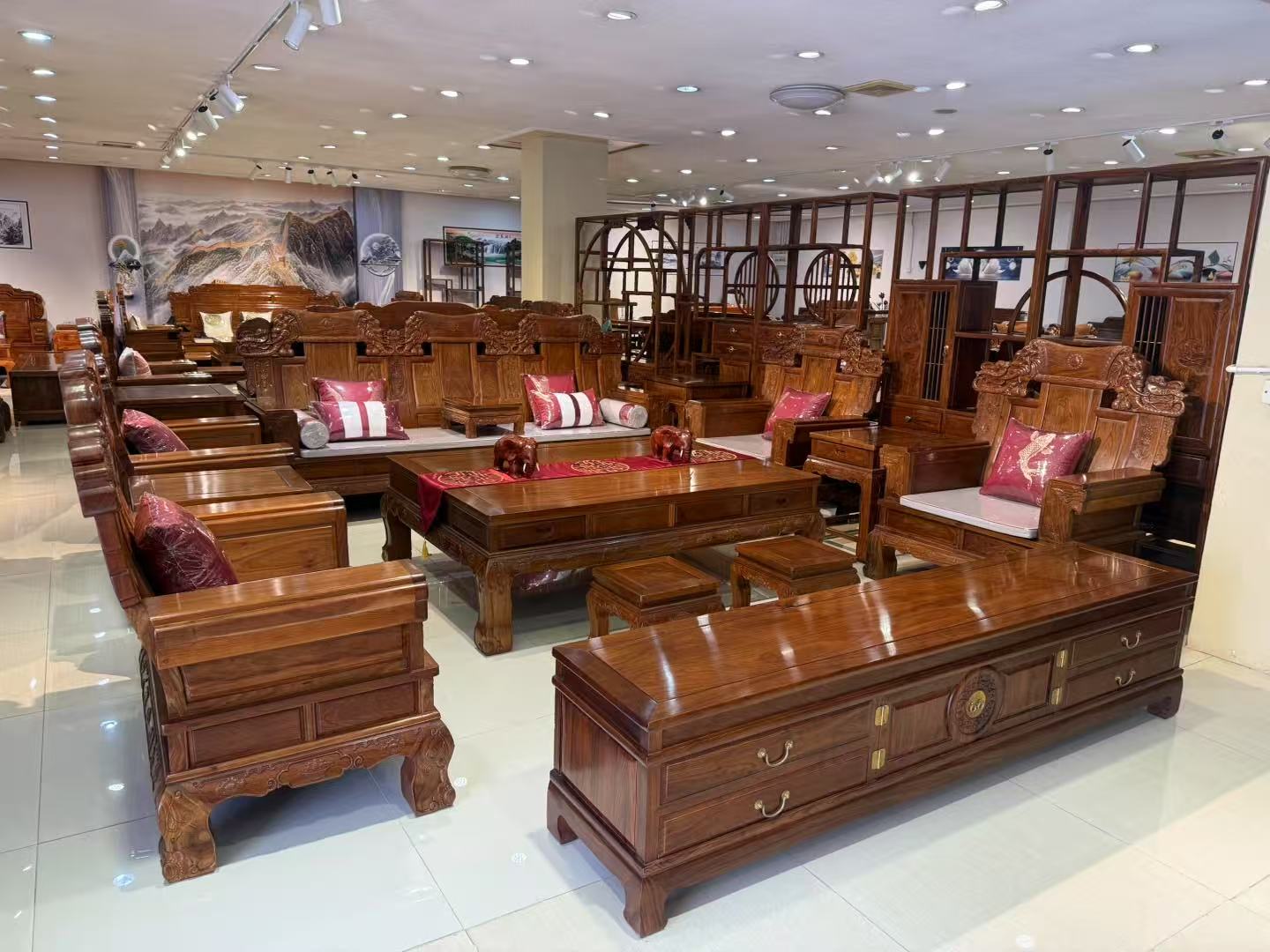 刺猬ZT大奔沙发红木沙发占地3.8×4.1（1＋1＋1＋1＋3 13件套）雕花