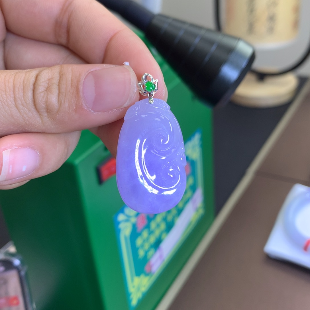 翡翠颈饰18K金镶嵌翡翠