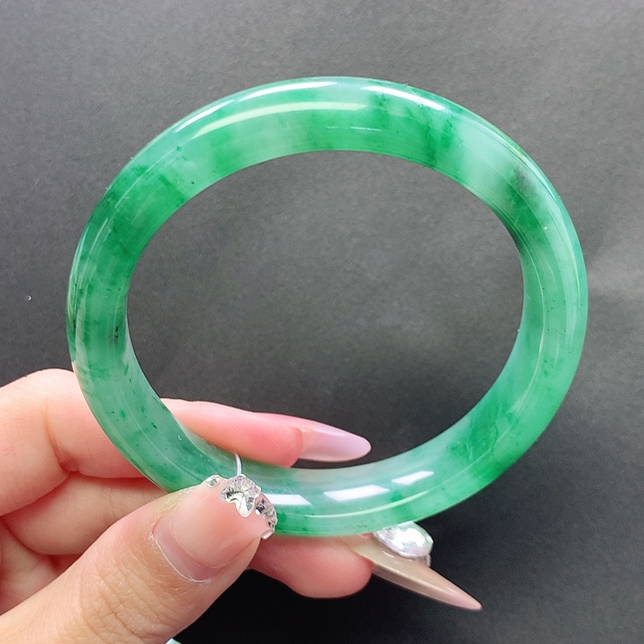 石英质玉未镶嵌手镯