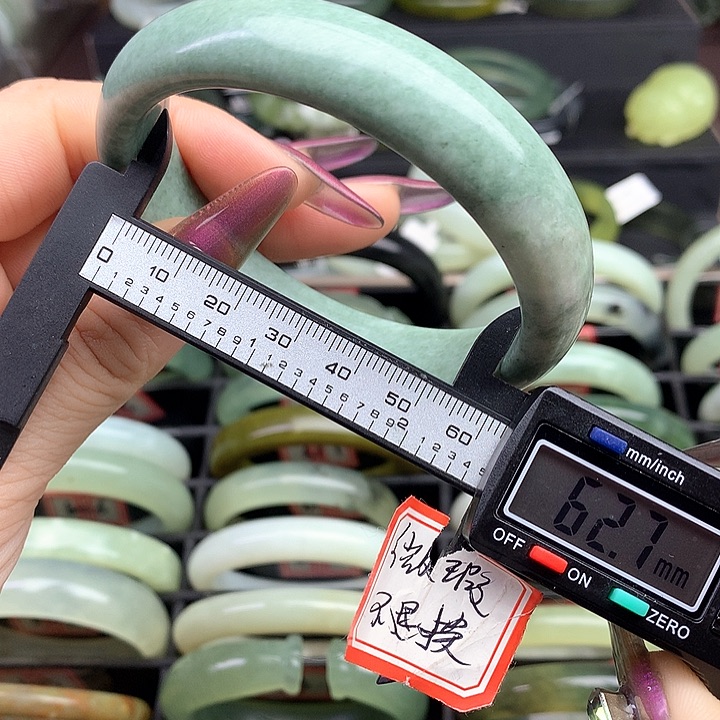 蛇纹石玉手镯未镶嵌608