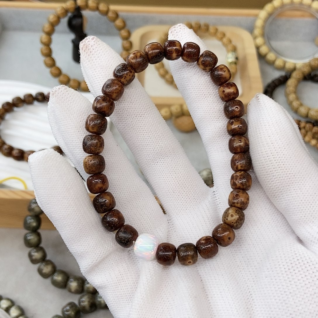 星月菩提手串盛****店8虎皮