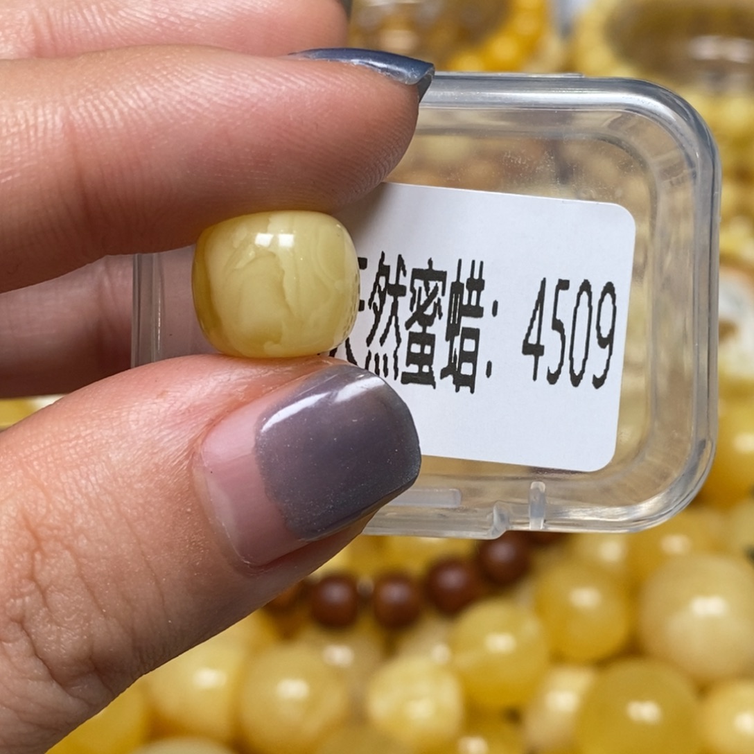 蜜蜡未镶嵌珠宝奇石4509