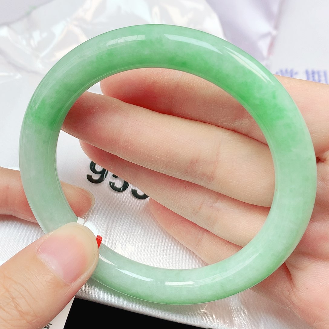 翡翠手镯未镶嵌抖音955