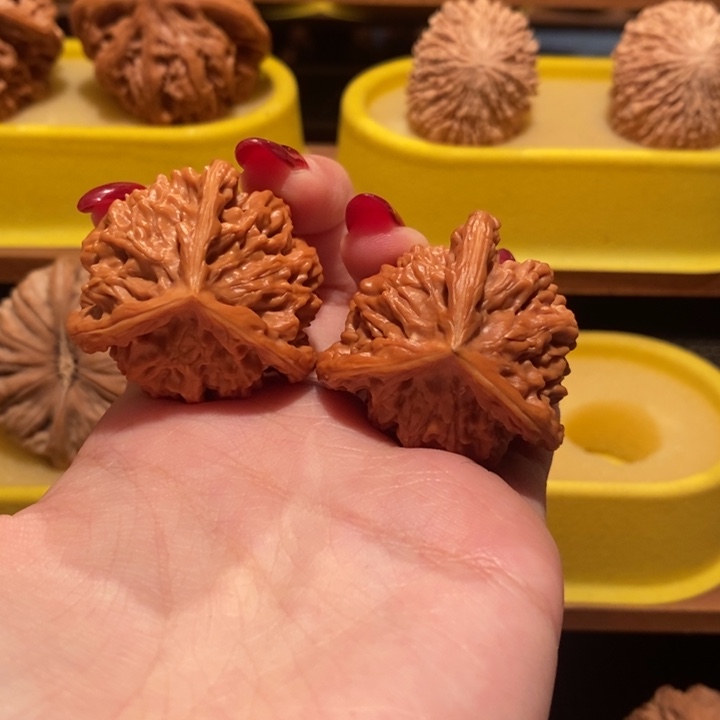 文玩核桃吊坠三棱