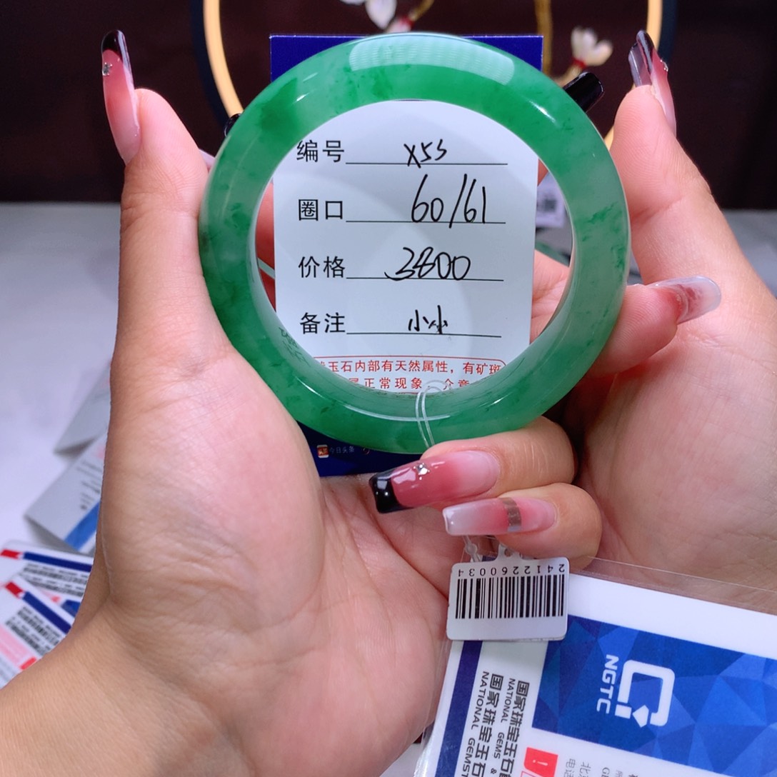 石英质玉手镯未镶嵌华