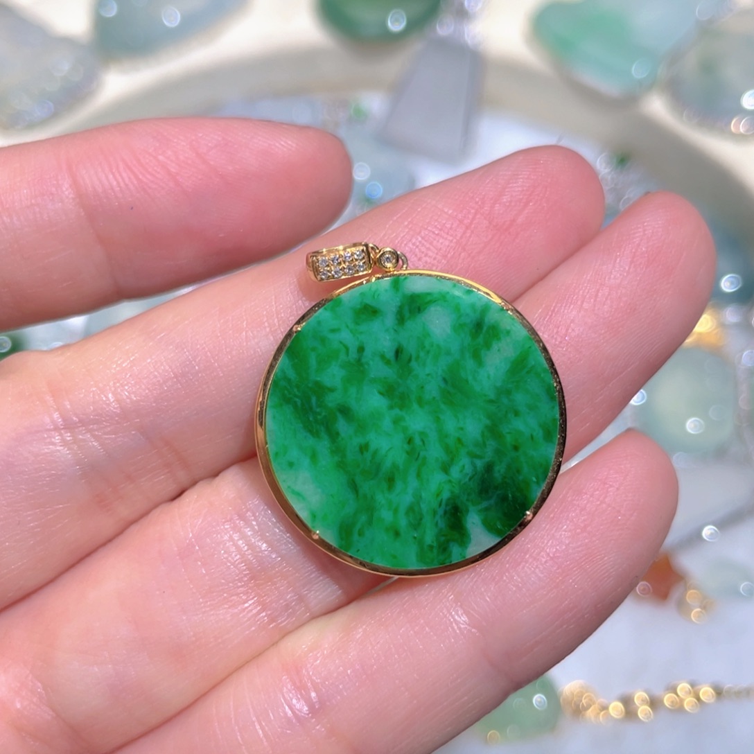 翡翠颈饰18K金镶嵌翡翠