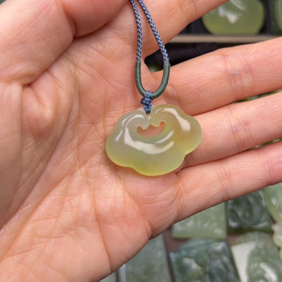 蛇纹石玉未镶嵌吊坠(赠链)