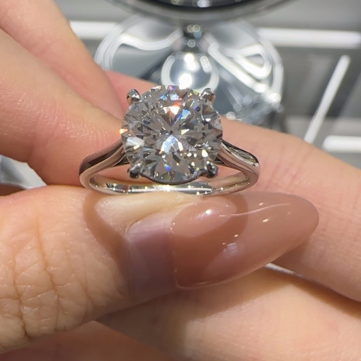 实验室培育钻石铂Pt950镶嵌2卡经典四爪