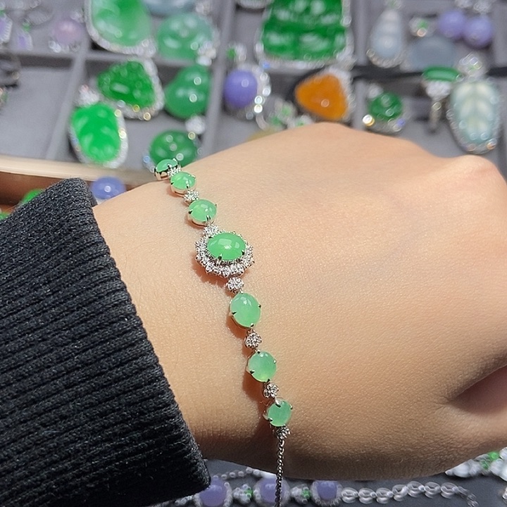 颈饰18K金镶嵌翡翠