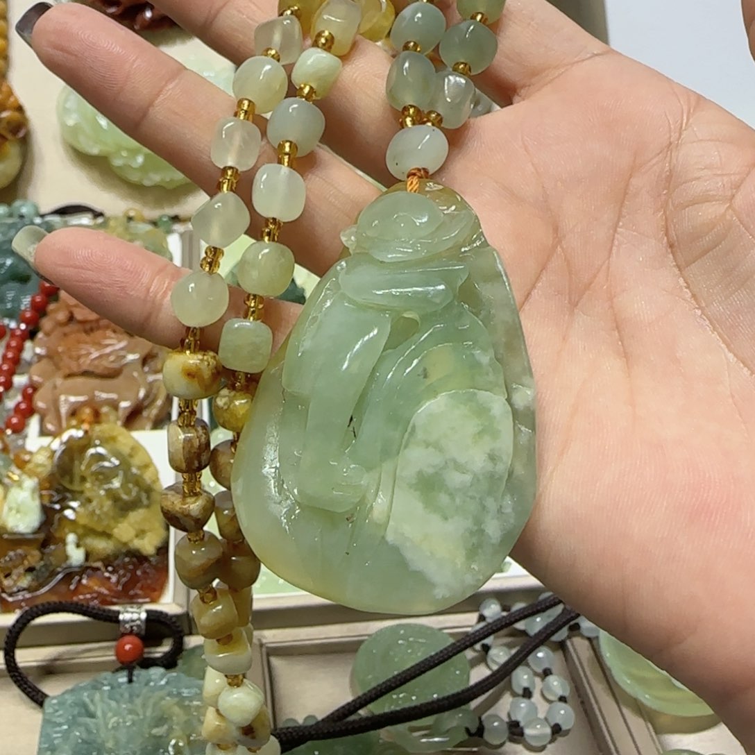 未镶嵌蛇纹石玉吊坠