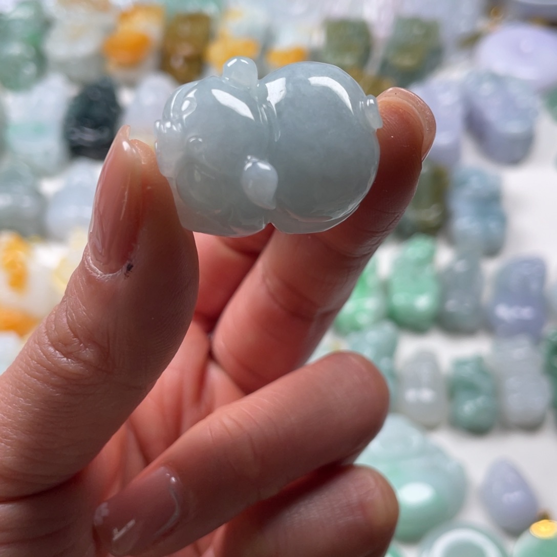 翡翠吊坠(赠链)未镶嵌