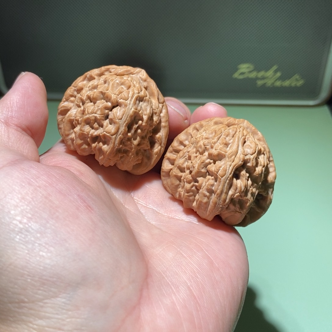 文玩核桃吊坠全品42三角白