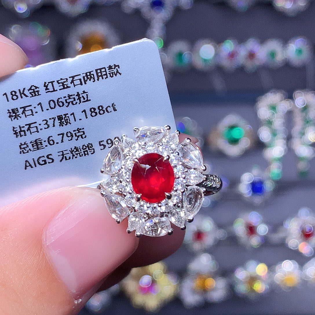 红宝石戒指18K金镶嵌