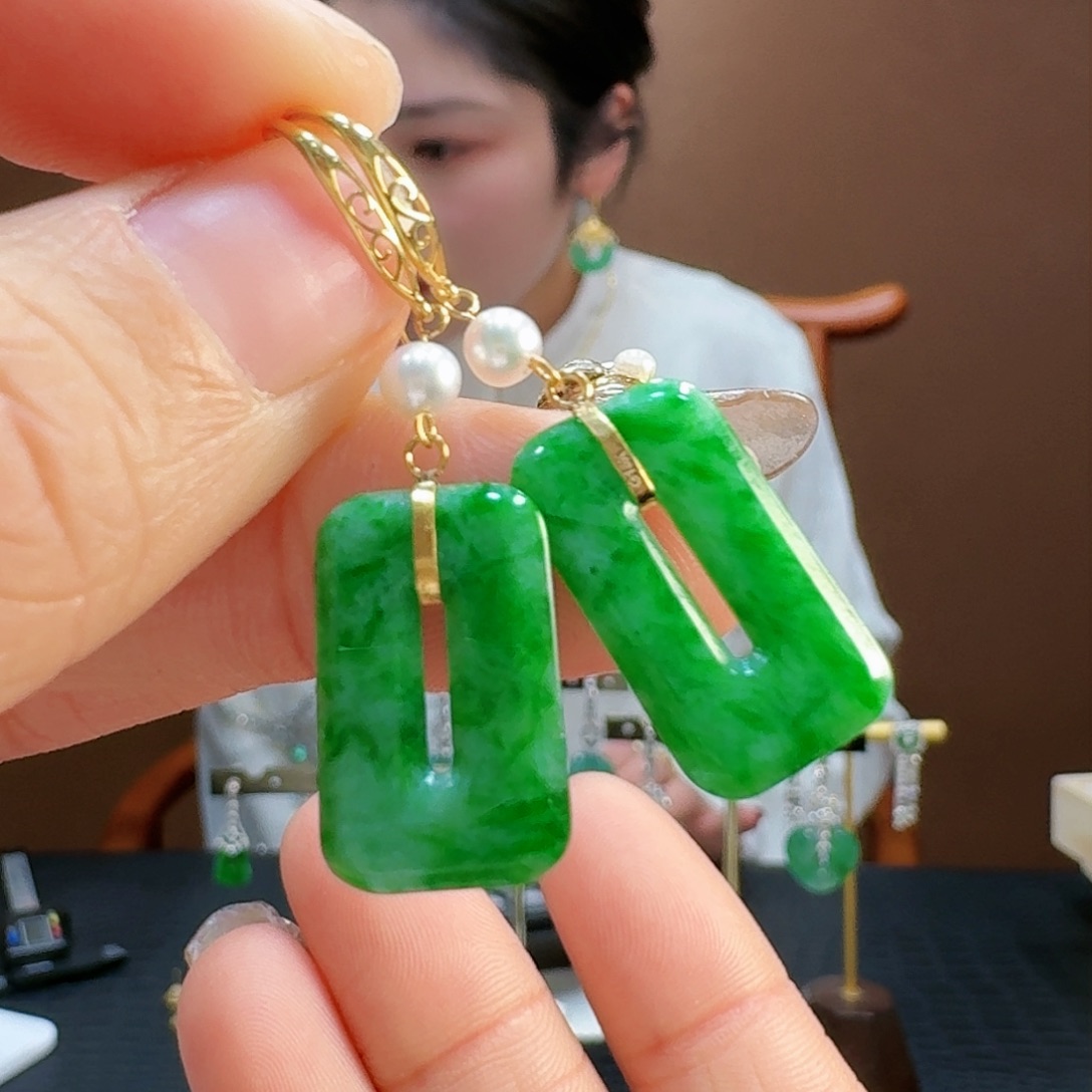 翡翠耳饰18K金镶嵌耳饰