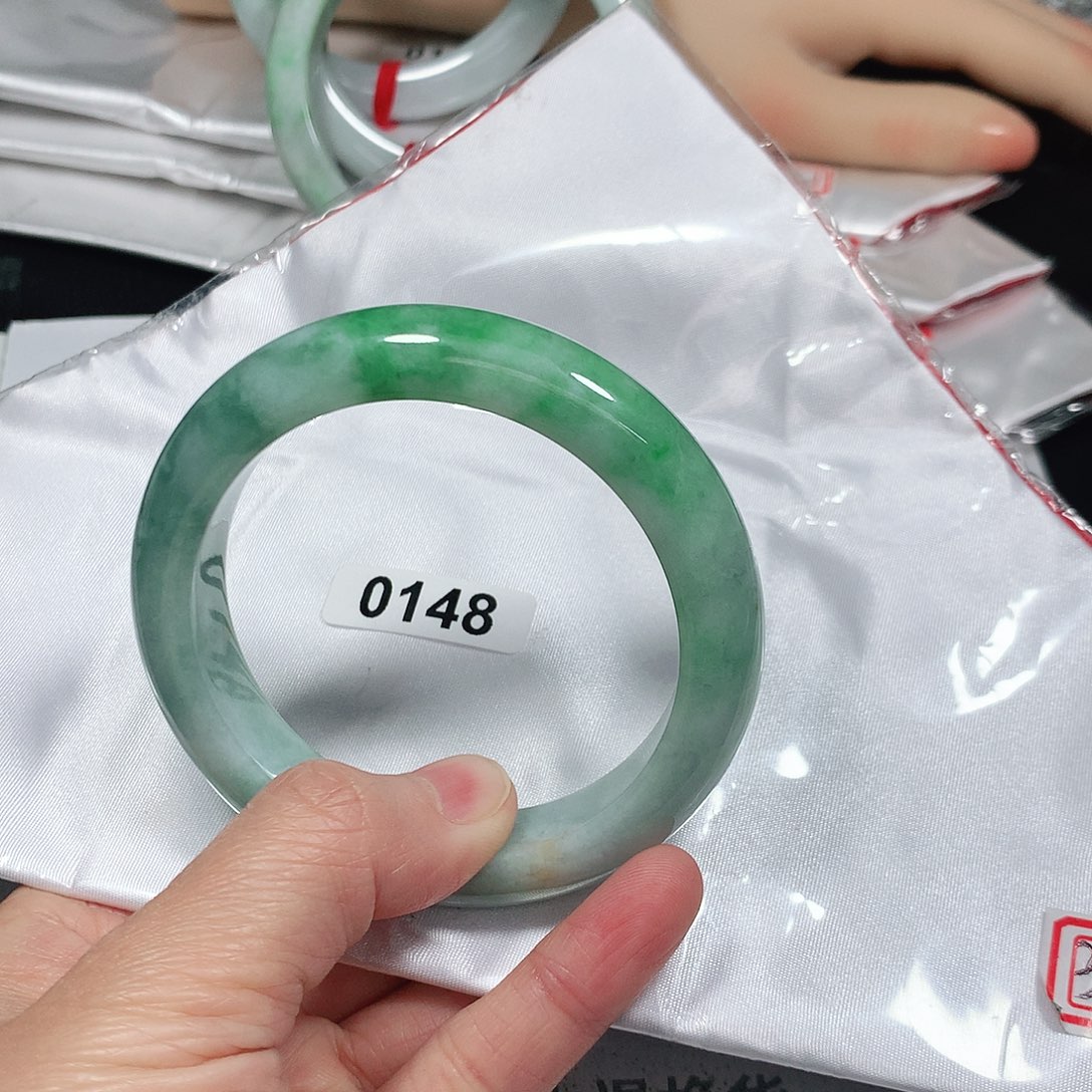 翡翠手镯未镶嵌天然缅甸A货翡翠手镯