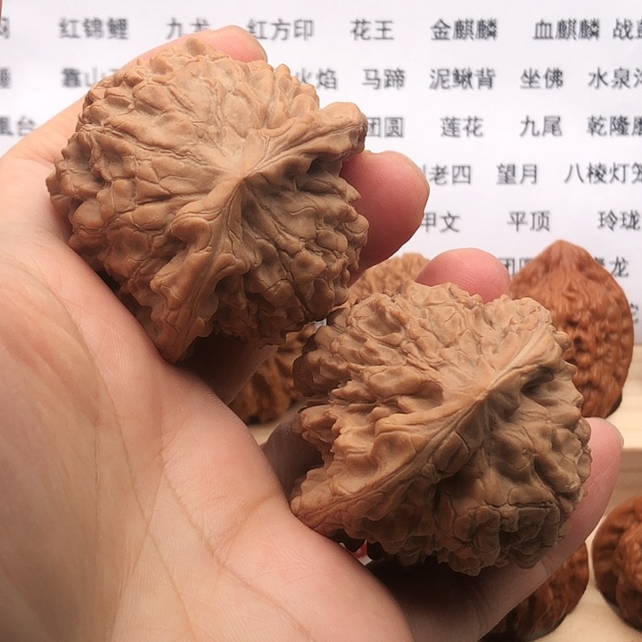 把件文玩核桃龙鼎，边49，60克，品相一般的练手对