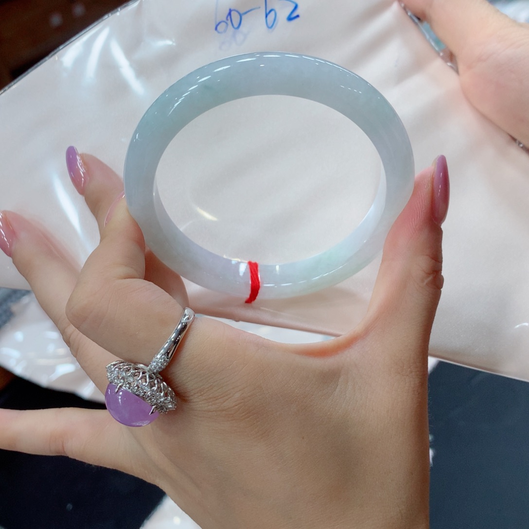 翡翠手镯未镶嵌L***?买断