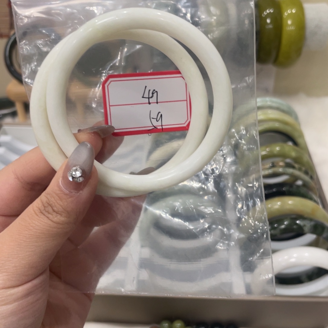 蛇纹石玉手镯未镶嵌