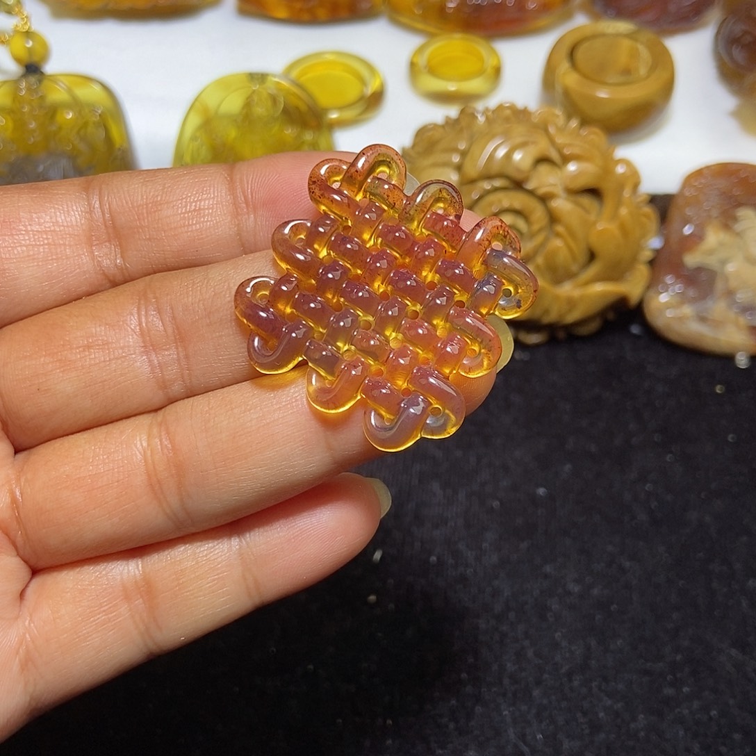 琥珀未镶嵌颈饰缅甸天然琥珀吊坠