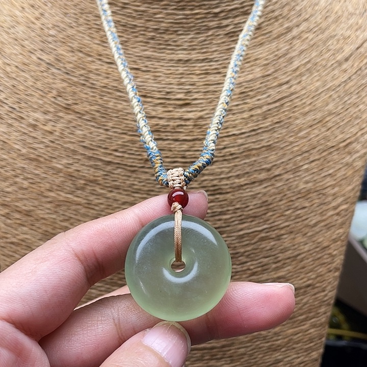 蛇纹石玉吊坠未镶嵌