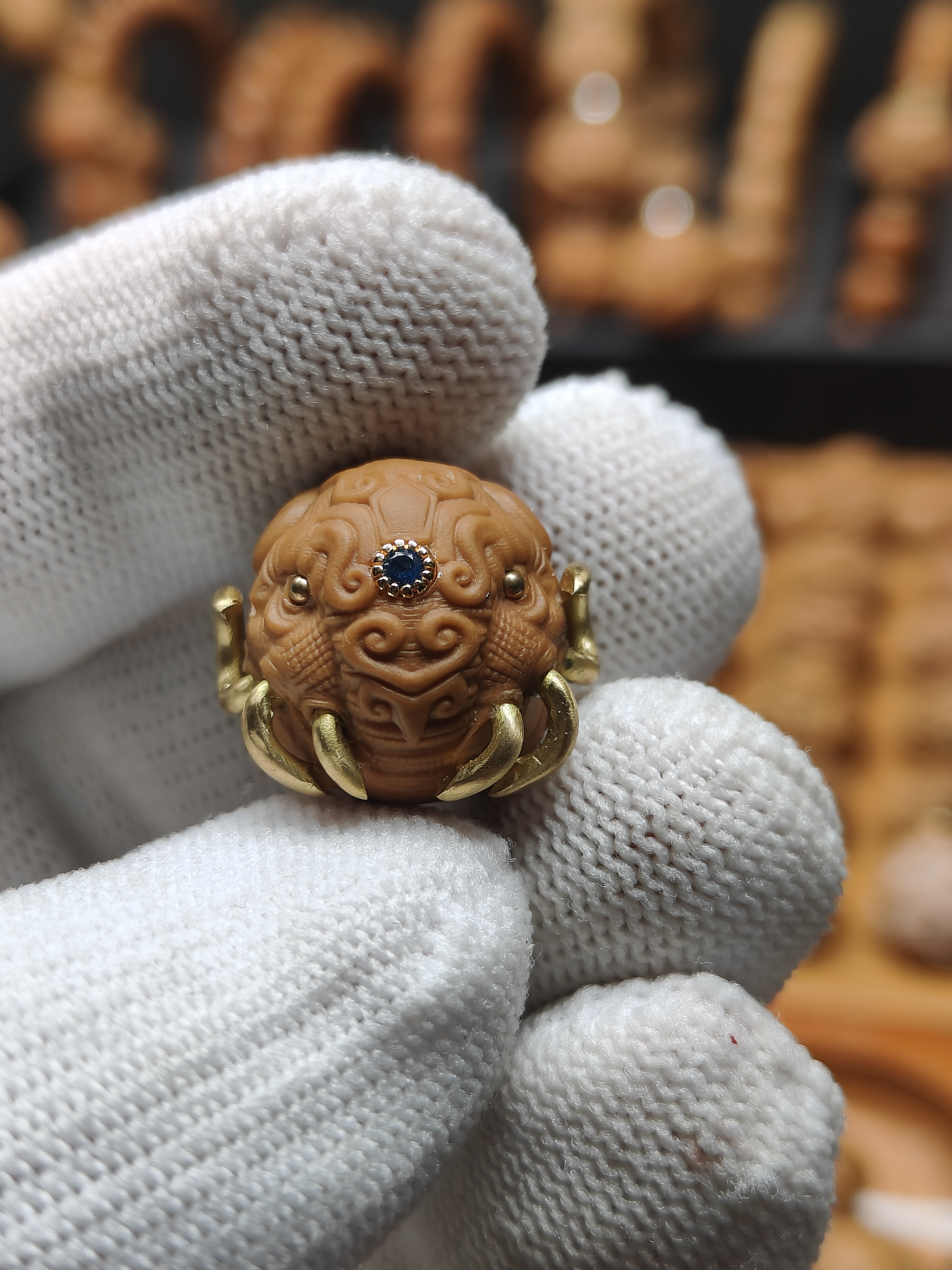 猴头核桃单颗雕刻镶嵌六牙象神