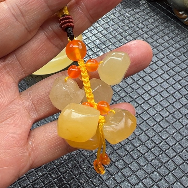 石英质玉（黄龙玉）颈饰合金