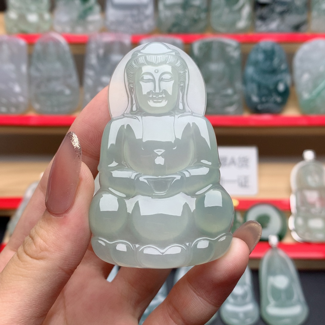 浅***色颈饰未镶嵌翡翠观音