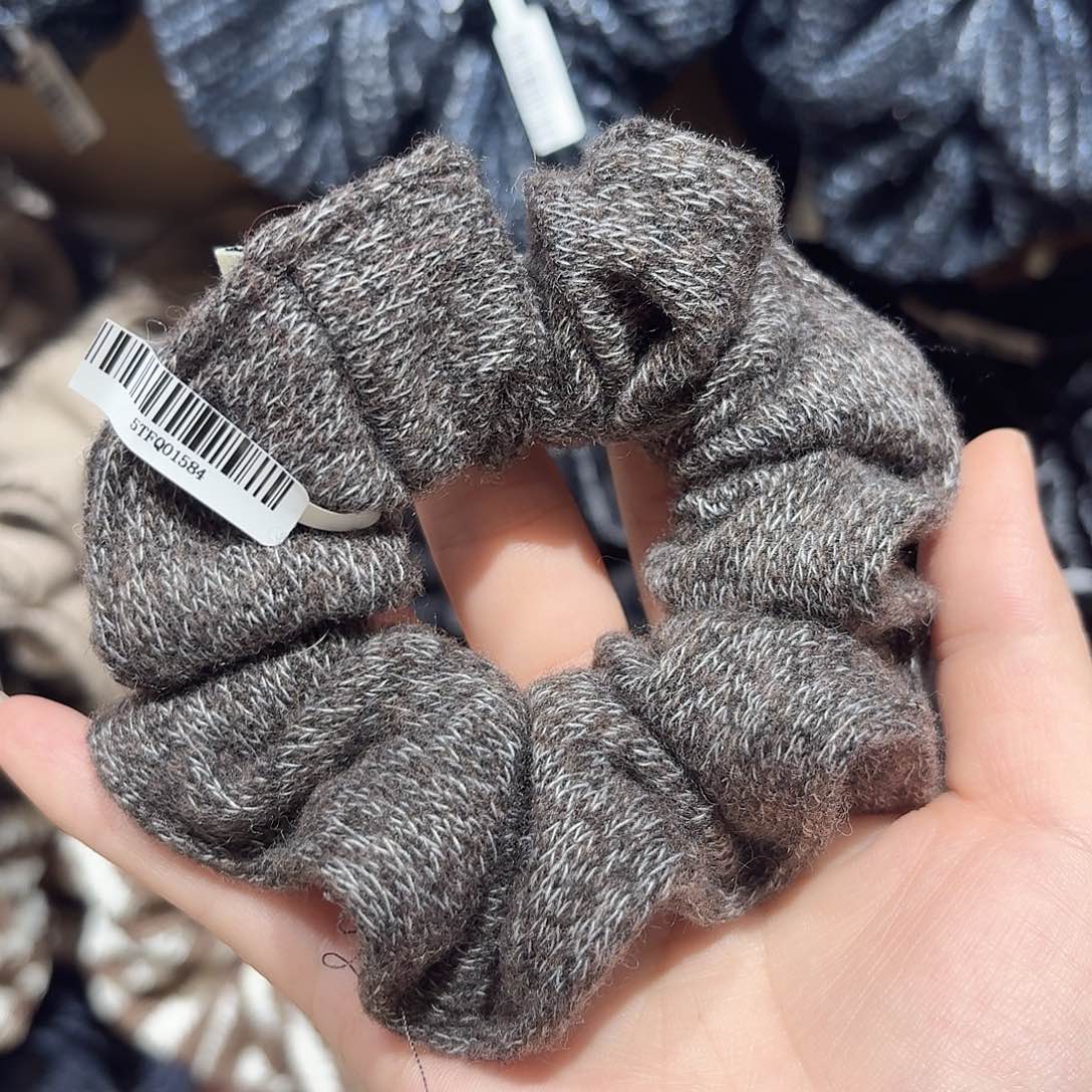 非金属咖色针织小肠