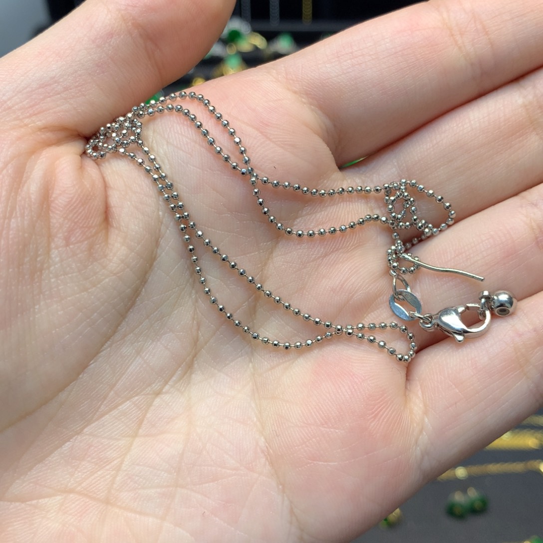 X***a翡翠未镶嵌颈饰有纹裂