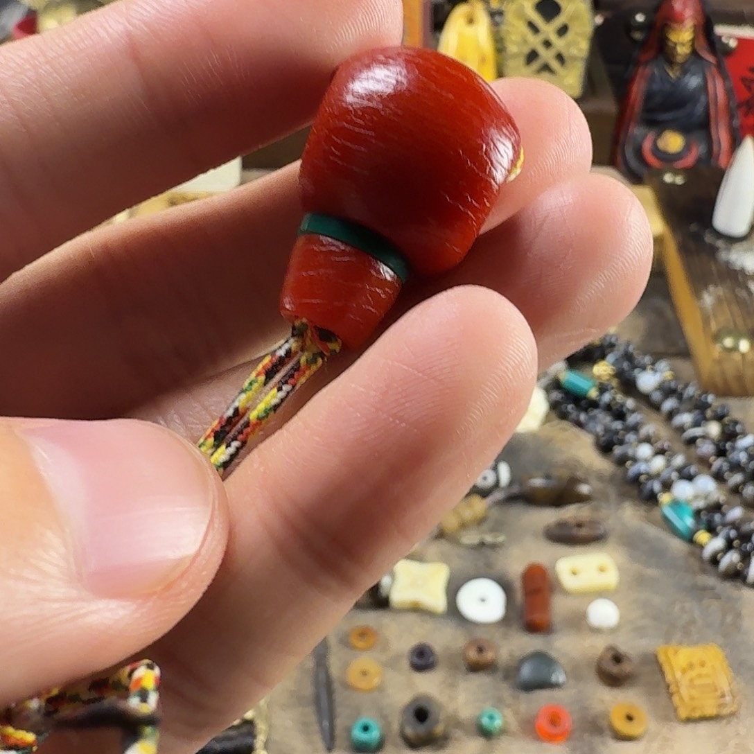 非金属藏系文玩三通红色树脂