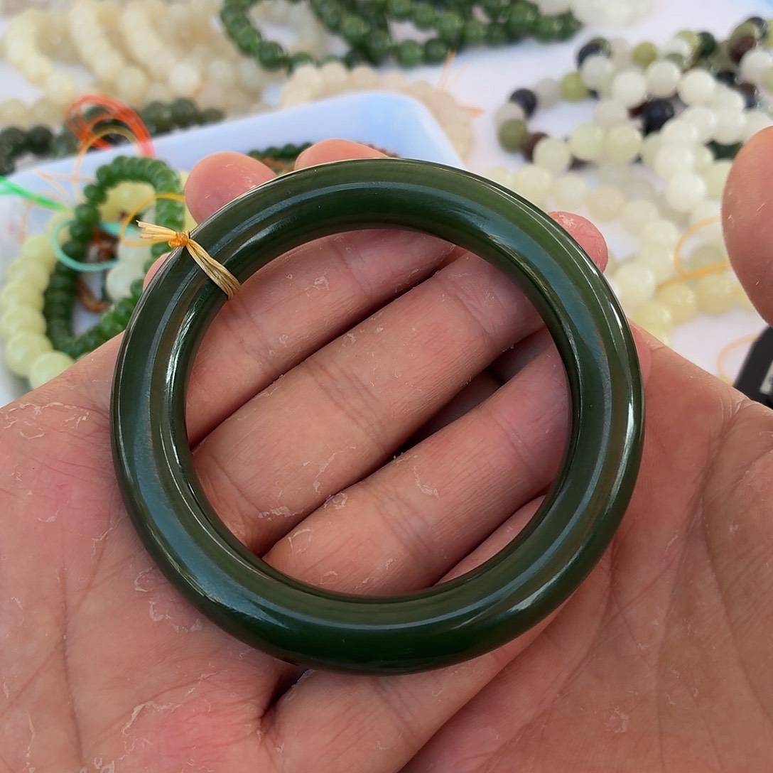 和田玉未镶嵌手镯