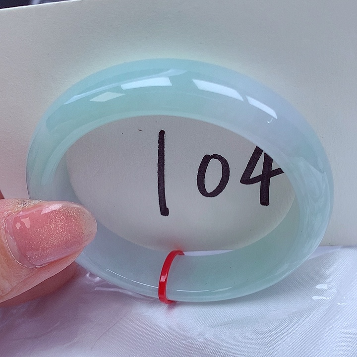 翡翠手镯未镶嵌翡翠