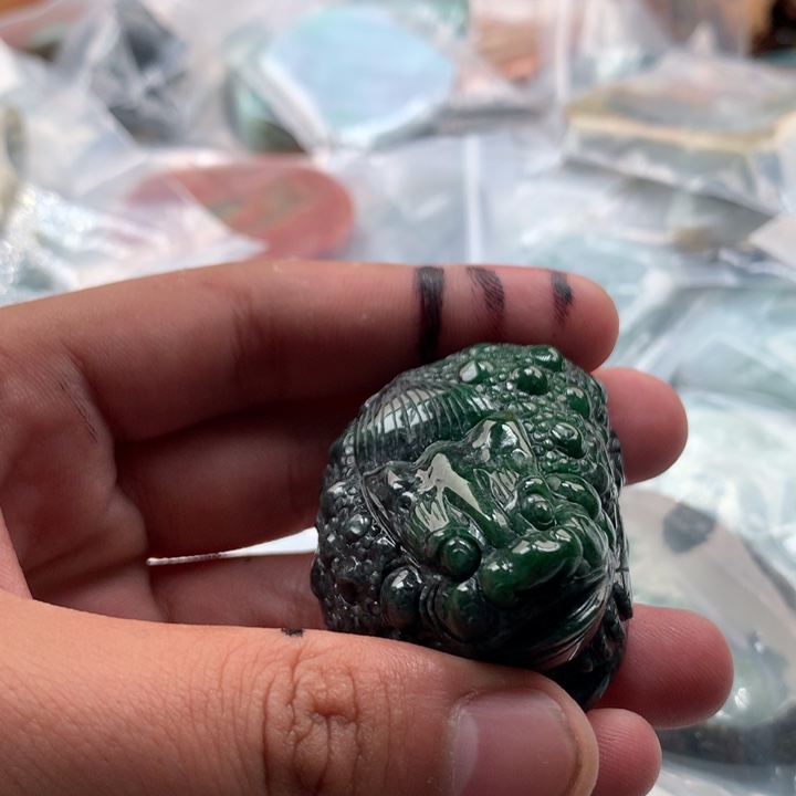 北***熊翡翠未镶嵌颈饰保真天然a货翡翠